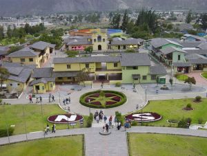 "Mitad del Mundo", pisando la línea del ecuador.