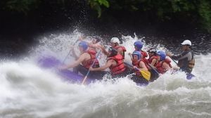 Rafting de diferentes niveles de dificultad, desde principiantes a muy arriesgados
